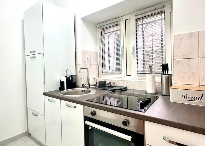 Apartment & - 5 Min Walk Split